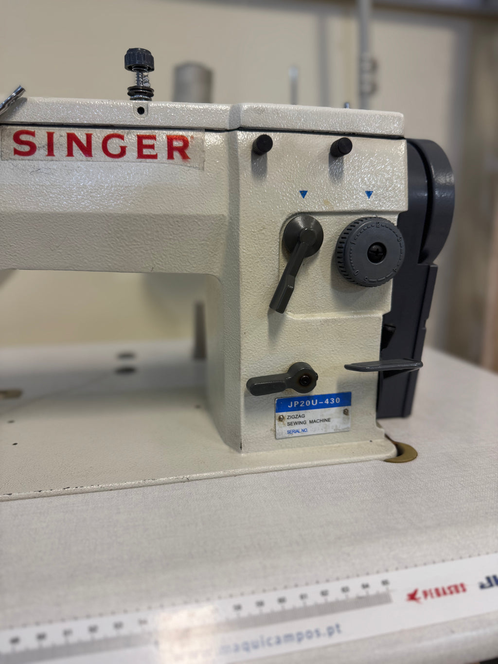 Máquina de Costura Industrial Singer JP20U-430