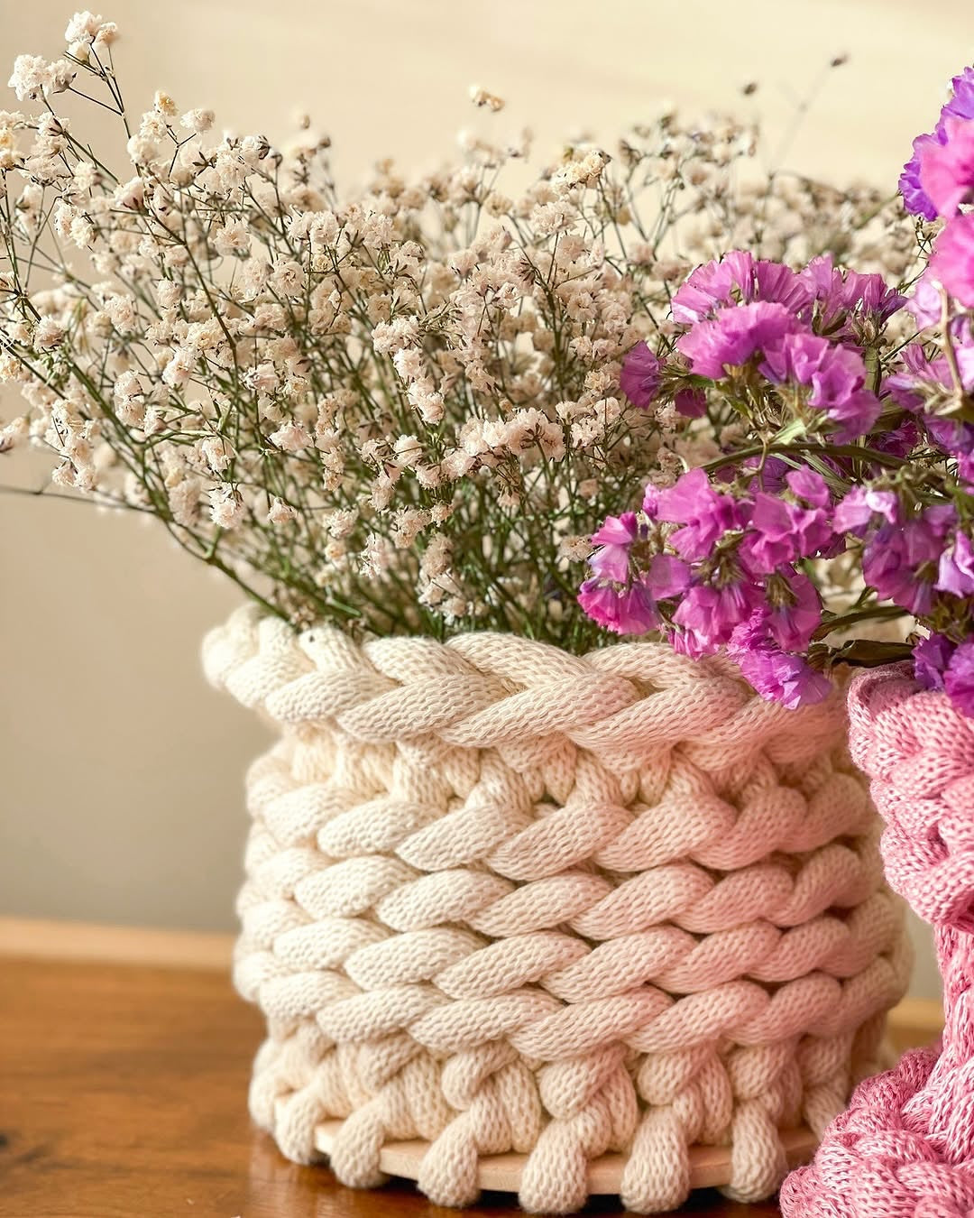 Bases de madeira com furos